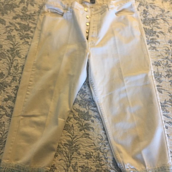 Gap Capri Button Front Denim White with Blue Embordered Cuffs size 16 - Picture 2 of 8